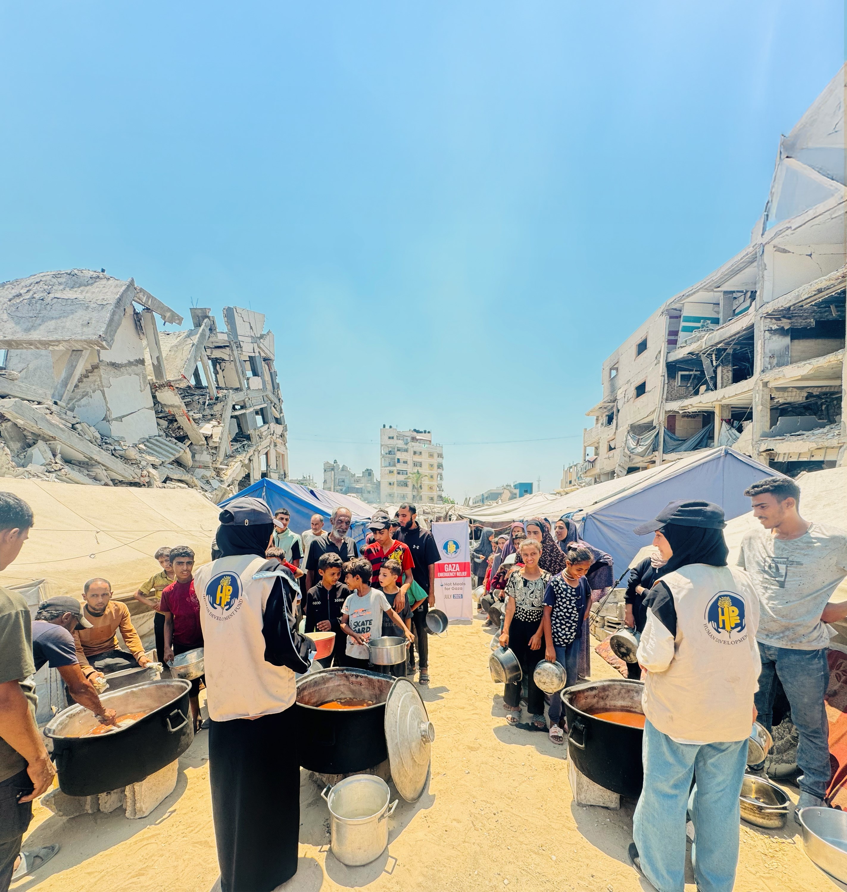 Hot meal distribution to a community